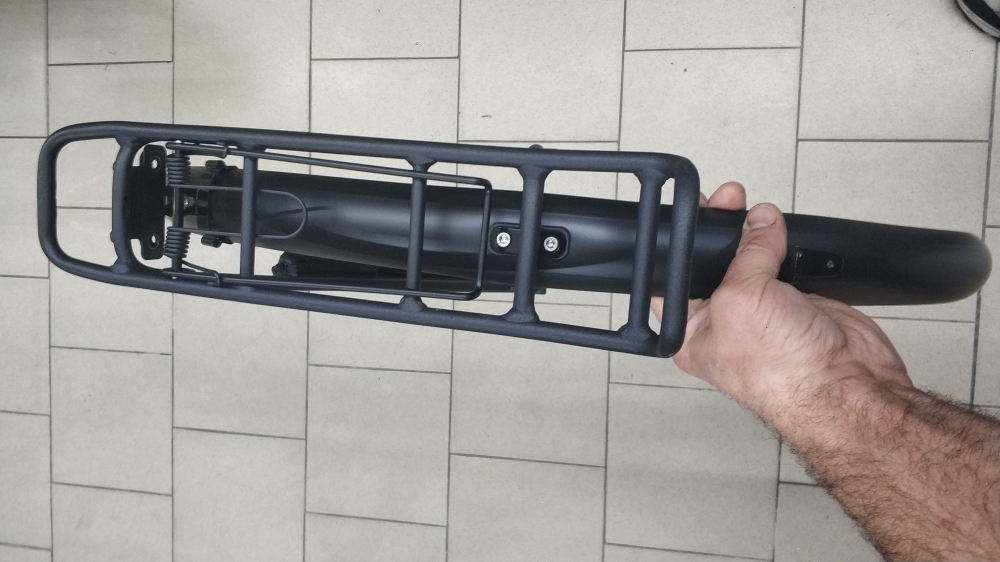 Bild 1 von Austausch- / Ersatz  Gepäckträger - ist von einem Trekkingrad Raleigh Rushhour 4.0 demontiert  / (Variante) Breite 10cm inkl. Schutzbleche v/h  (Lagerspuren möglich)